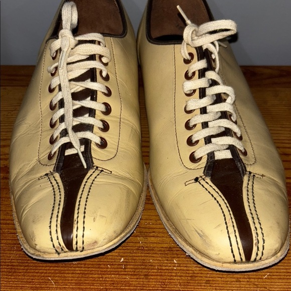VINTAGE Cream Leather Bowling Shoes - Picture 4 of 7